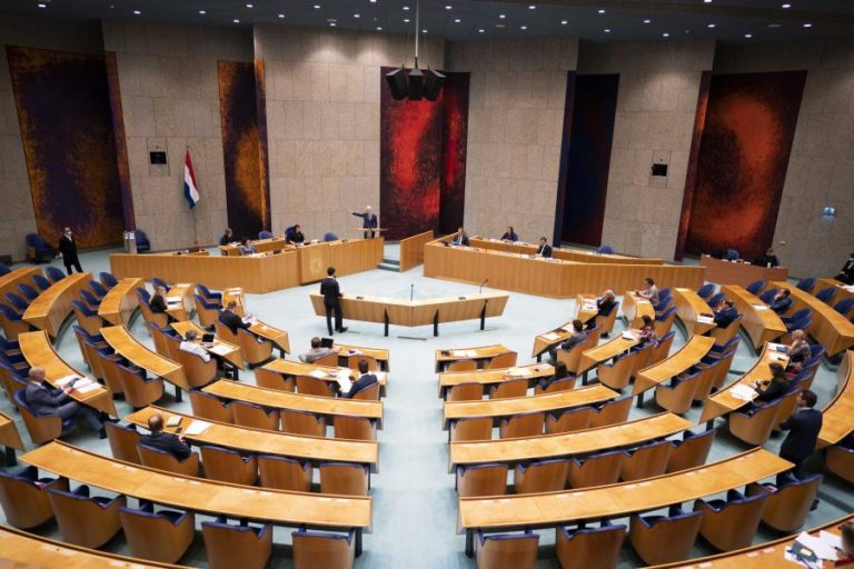 Parlamento holandês reconhece “genocídio” dos chineses uigures