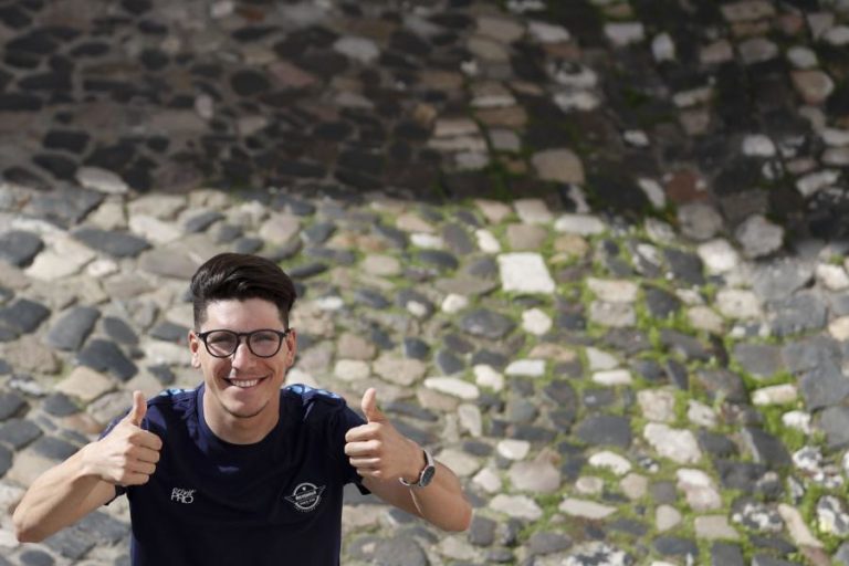 João Almeida segura terceiro lugar no último dia da Volta aos Emirados