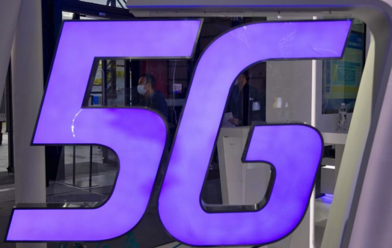 Autoridades de aviação civil em França dizem que telefones 5G podem perturbar operações