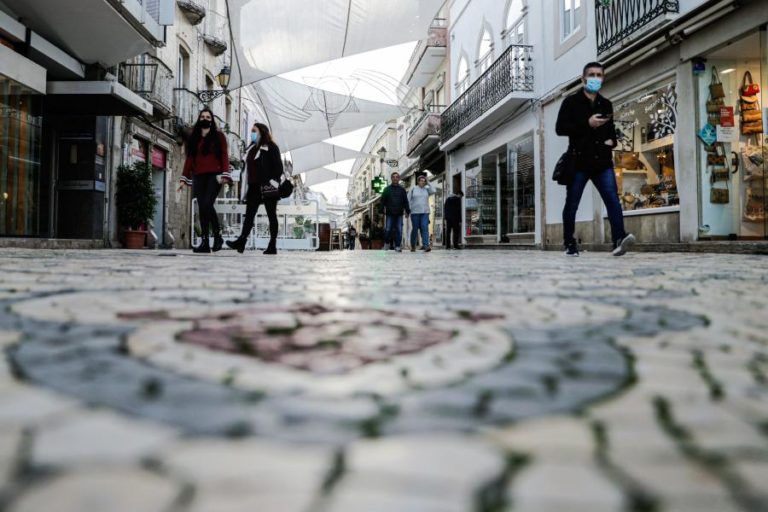 Covid-19: Empresários do Algarve criticam falta de apoios específicos para região