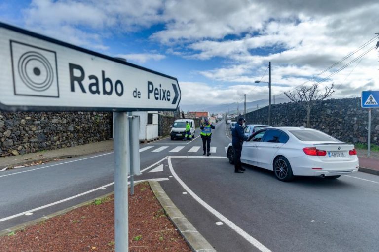 Covid-19: Açores aliviam restrições, mas mantêm cerca em Rabo de Peixe