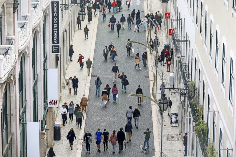 Covid-19: Portugueses estão pessimistas e adiam grandes decisões de vida e investimentos