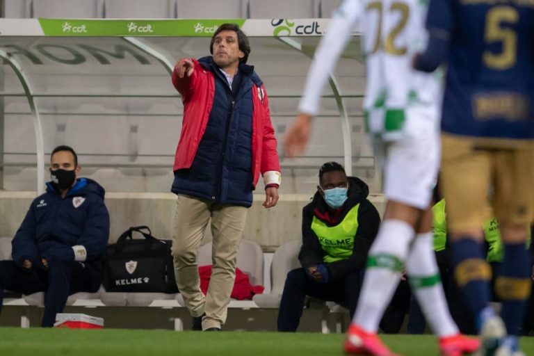 Mudança de treinador no Farense dificulta trabalho do Santa Clara — Daniel Ramos