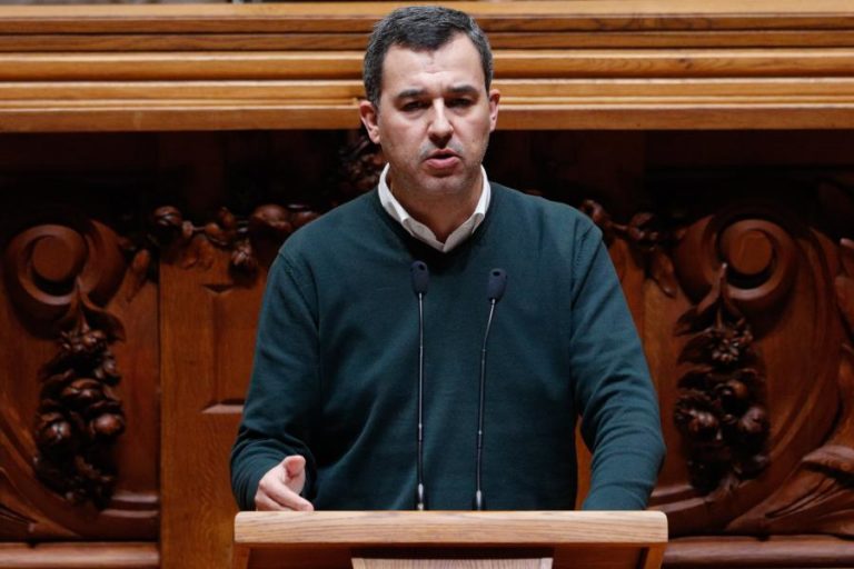 Covid-19: PAN a favor da renovação da emergência e alerta para apoios à economia