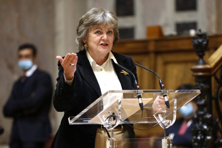 UE/Presidência: Comissária Elisa Ferreira garante que não há atrasos na ‘bazuca’