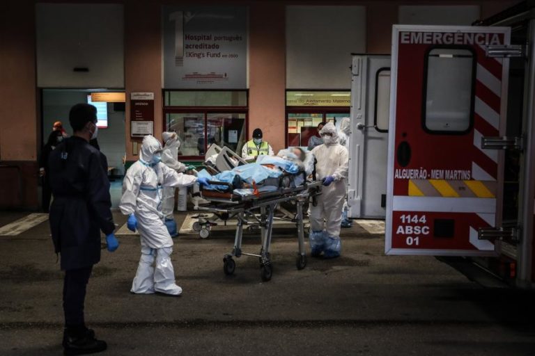 Covid-19: Hospital Amadora-Sintra regista 199 doentes internados e pico nos cuidados intensivos