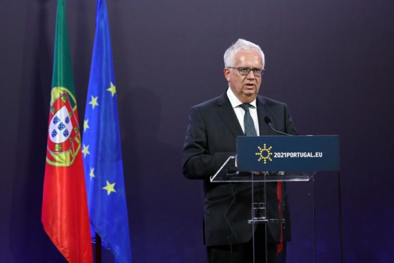 UE/Presidência: Cabrita disponível para visitar campos de asilo “onde for necessário”