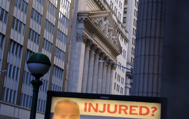 Wall Street termina sem rumo com variações escassas a recuperar fôlego