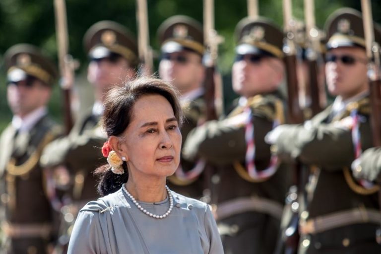 PARTIDO DE AUNG SAN SUU KYI PEDE À POPULAÇÃO PARA SE OPOR A “DITADURA MILITAR” EM MYANMAR