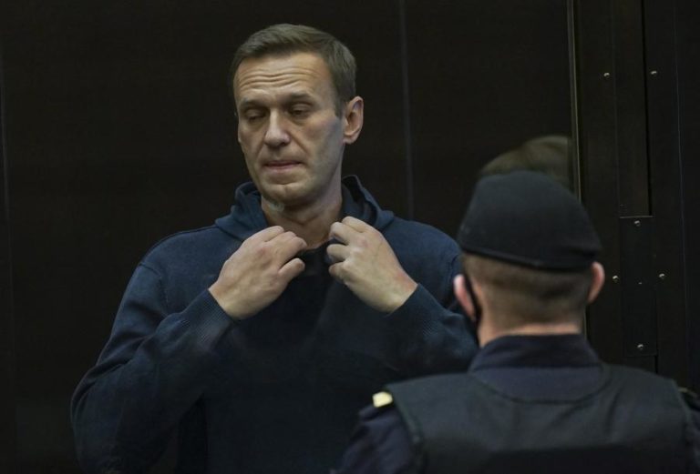 Navalny: Opositor diz que o seu julgamento se destina a “amedrontar milhões”