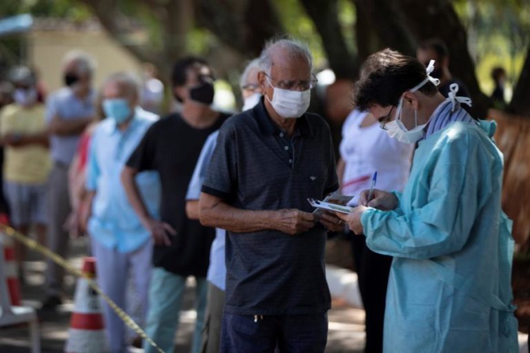 Covid-19: Brasil regista mais 721 mortes e 34.027 infetados