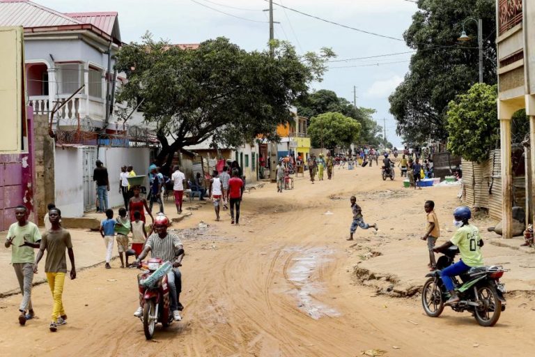 Tiros durante a madrugada em Cafunfo resultam num ferido, denuncia ativista