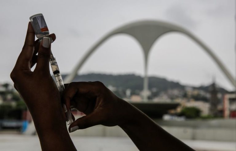 Covid-19: Rio de Janeiro retoma vacinação na quinta-feira após suspensão por falta de doses