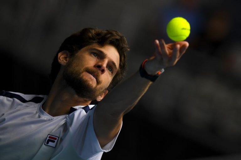 Pedro Sousa lesiona-se e corre risco de falhar o Open da Argentina em ténis