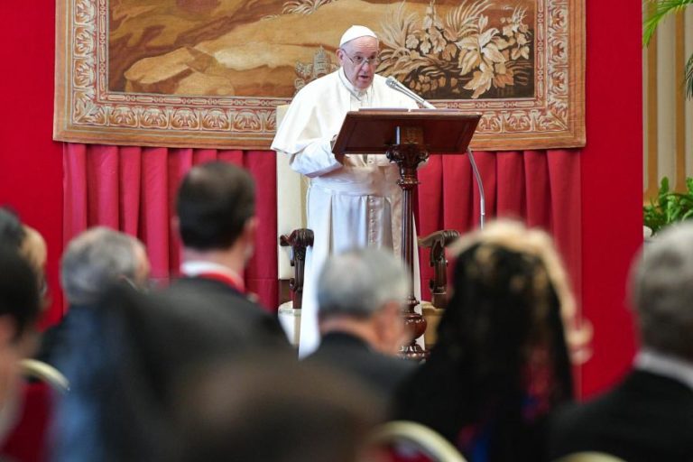 Papa pede que na Quaresma seja dada atenção particular aos que sofrem com a  pandemia