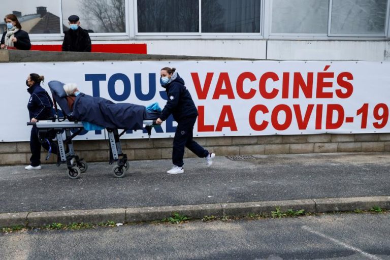 Covid-19: França regista mais 413 mortos devido ao vírus