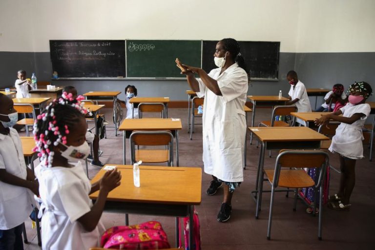 Governo angolano aprova taxas e emolumentos para serviços no ensino secundário público