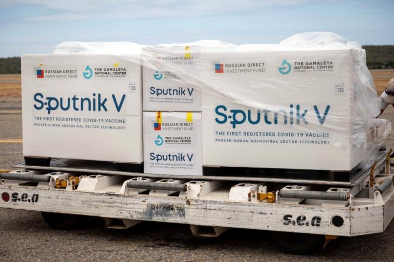 Covid-19: Rússia admite não ter capacidade de resposta para procura da Sputnik V