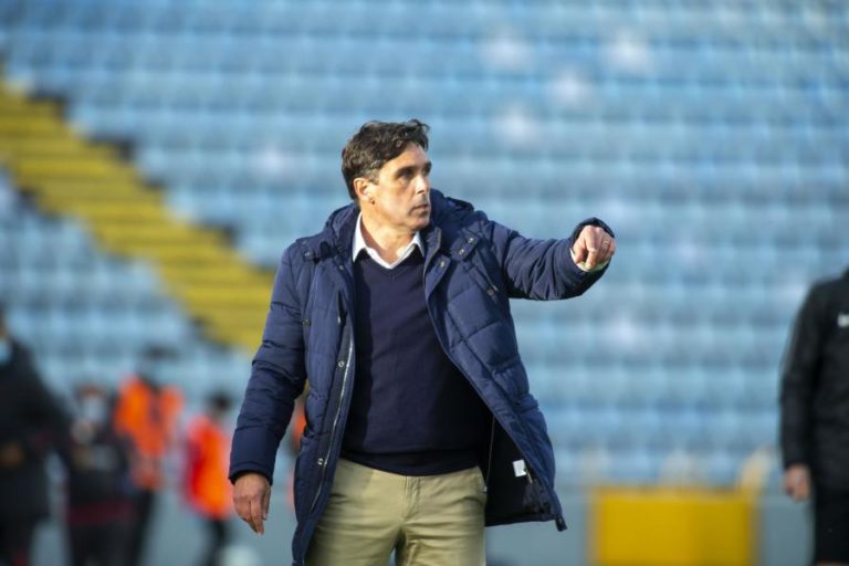Treinador do Santa Clara quer “tirar proveito” do público ante o Paços de Ferreira