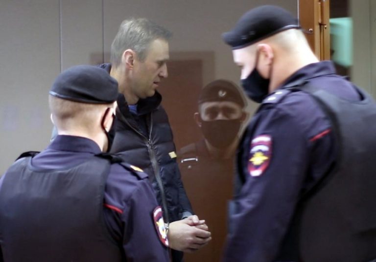 Tribunal Europeu Direitos Humanos ordena libertação do opositor russo Alexei Navalny