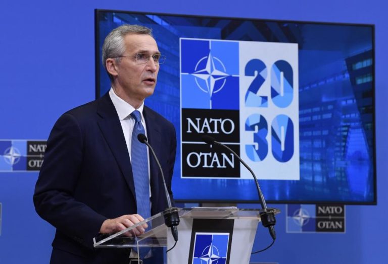 Líderes da UE discutem na 6.ª feira política de segurança e defesa com Stoltenberg