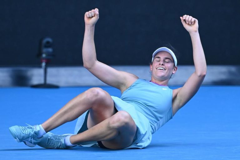 Open da Austrália: Jennifer Brady vence Muchova e vai disputar final contra Osaka