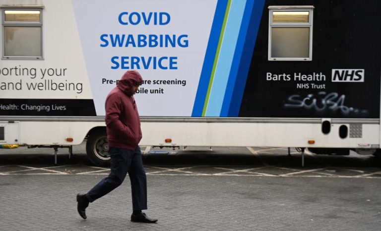 Covid-19: Reino Unido regista 290 mortes e 7.434 casos nas últimas 24 horas