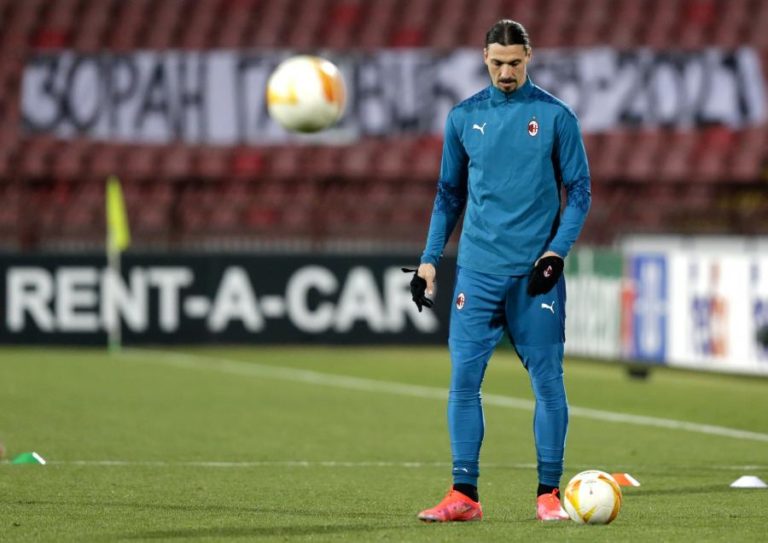 Zlatan Ibrahimovic foi alvo de insultos racistas no jogo com o Estrela Vermelha