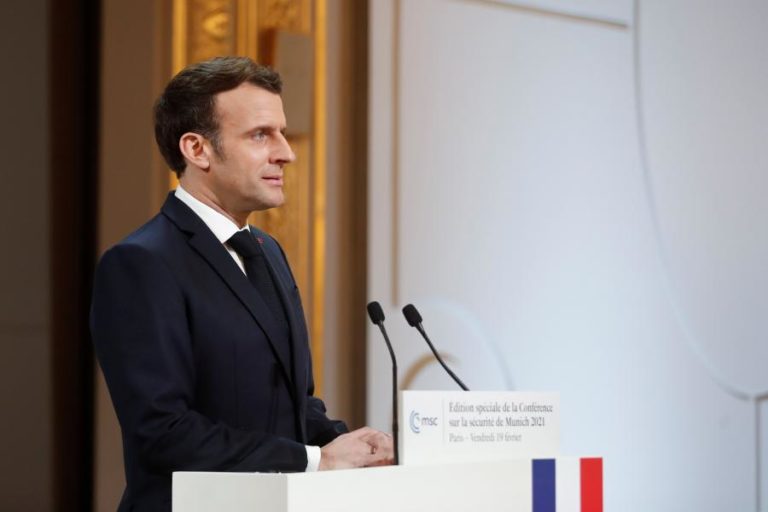 Covid-19: Macron considera que “ainda é cedo” para decidir próximos passos