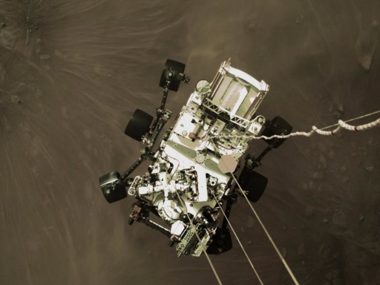 NASA divulga imagens inéditas de contacto do “Perseverance” com o solo de Marte