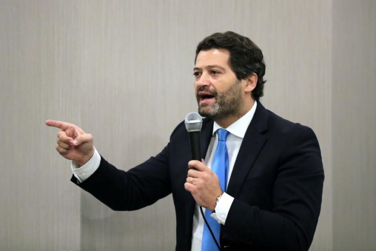 Chega diz que vai reagir “muito veementemente” na rua à tentativa de ilegalização do partido