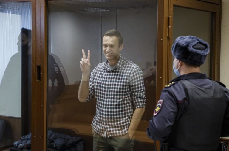 Navalny: Opositor russo culpado de “difamação” horas após outra sentença
