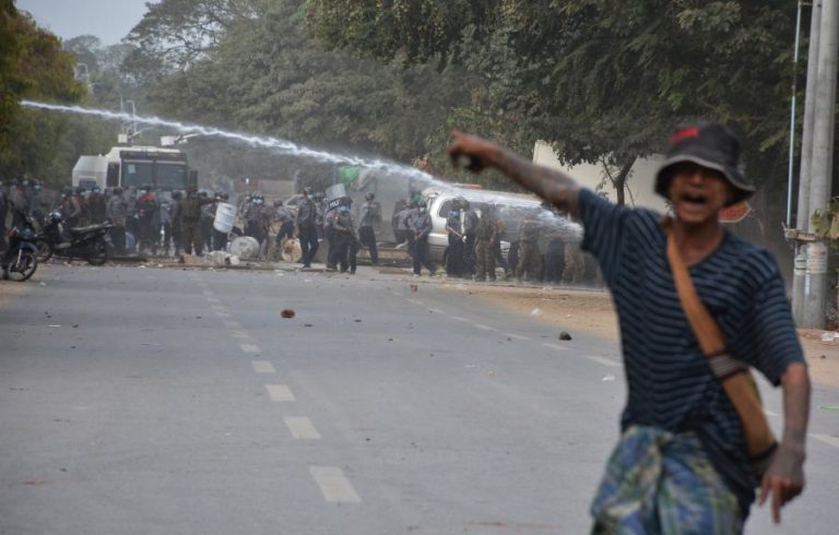 Pelo menos oito mortos após golpe de Estado em Myanmar
