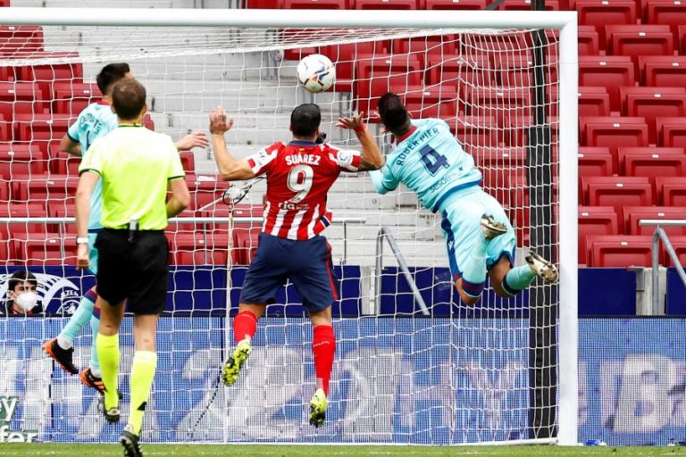 Líder Atlético de Madrid sofre segunda derrota na prova e primeira em casa