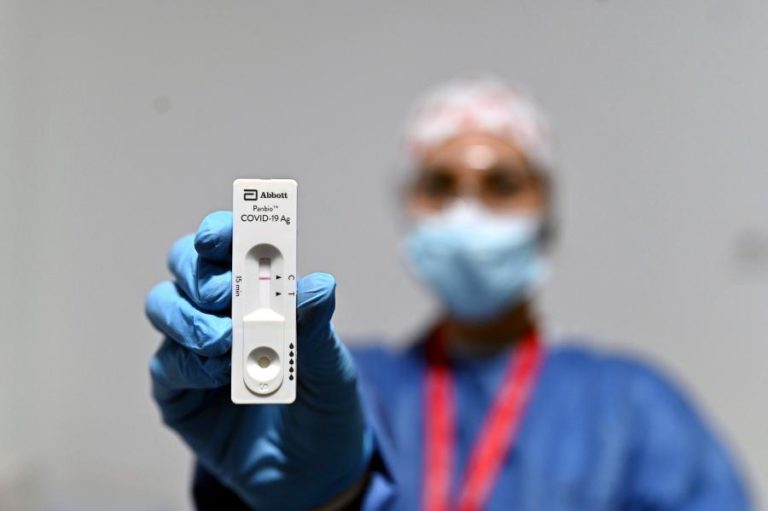 Covid-19: Pandemia mata 6.595 nas últimas 24 horas e eleva total para 2,47 milhões