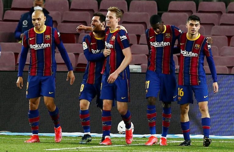 FC Barcelona vence Elche em ‘acerto’ de calendário e sobe ao pódio