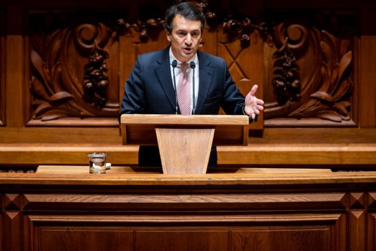 Covid-19: PSD exige ao Governo que aponte “um caminho” para o desconfinamento