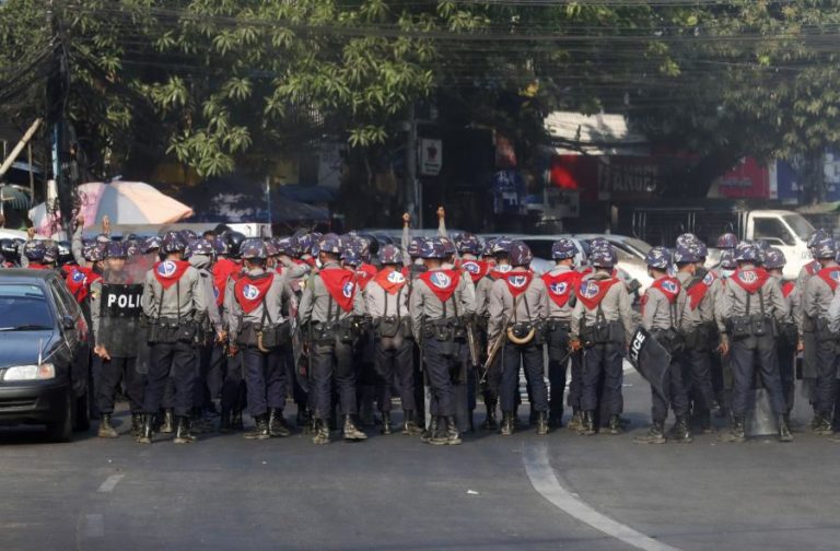 Forças de segurança de Myanmar usaram munições reais contra manifestantes