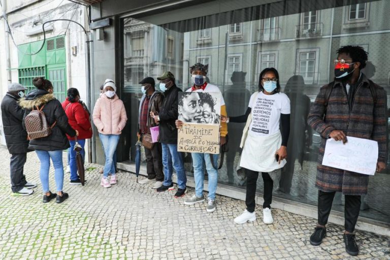 Doentes angolanos em Portugal contra regresso que dizem ser “uma sentença de morte”