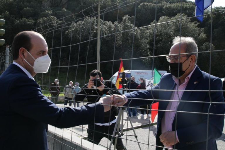 Covid-19: Portugueses e espanhóis reclamam reabertura da fronteira de Bemposta