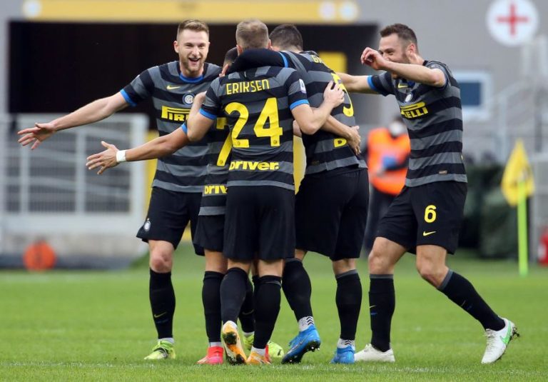 Líder Inter de Milão vence e fica à espera do resultado do vizinho AC Milan