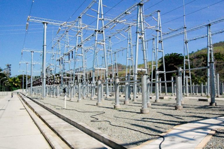 Moçambique lança mais 367 quilómetros da “espinha dorsal” de eletricidade 