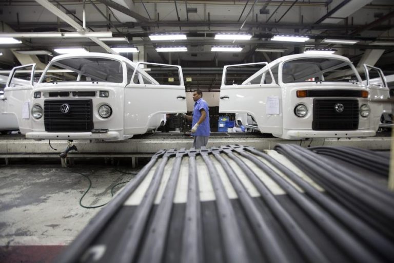 Covid-19: Volkswagen suspende produção no Brasil devido a agravamento da pandemia