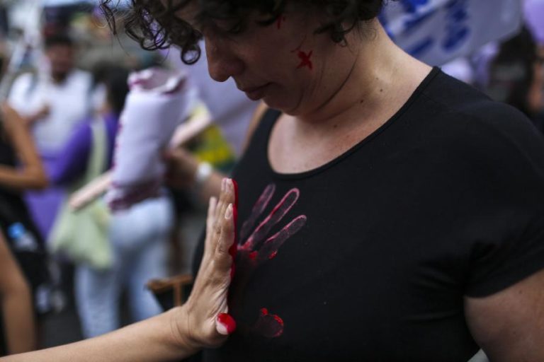 Legítima defesa da honra em casos de feminicídio é agora insconstitucional no Brasil