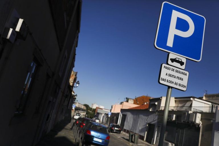 Covid-19: Retoma do pagamento de estacionamento em Lisboa prevista para 05 de abril