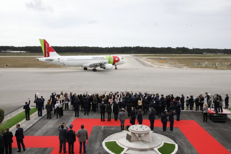 Entidades da região Centro pressionam Governo para abrir Monte Real à aviação civil