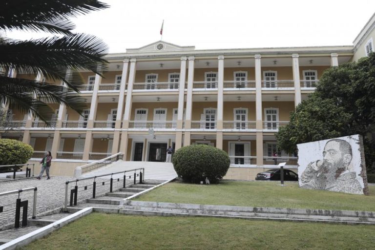 Consulado em Macau arranca com atendimento remoto para ajudar portugueses em Hong Kong