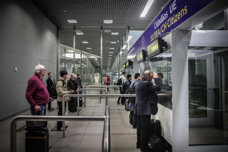 Covid-19: SEF controlou quase 102 mil passageiros e PSP impediu 370 de viajar