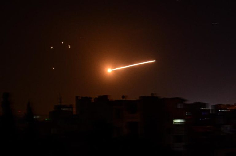 Mais de 388.000 mortos após 10 anos de guerra na Síria