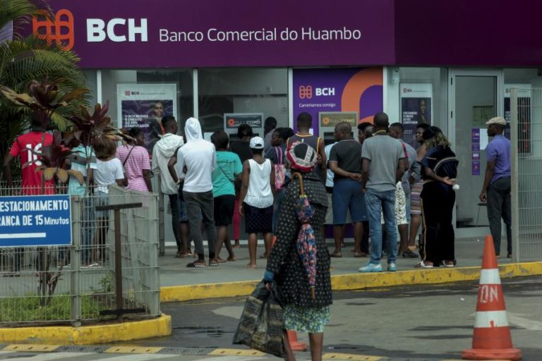 Bancos angolanos estão a supervisionar operações financeiras ligadas à covid-19